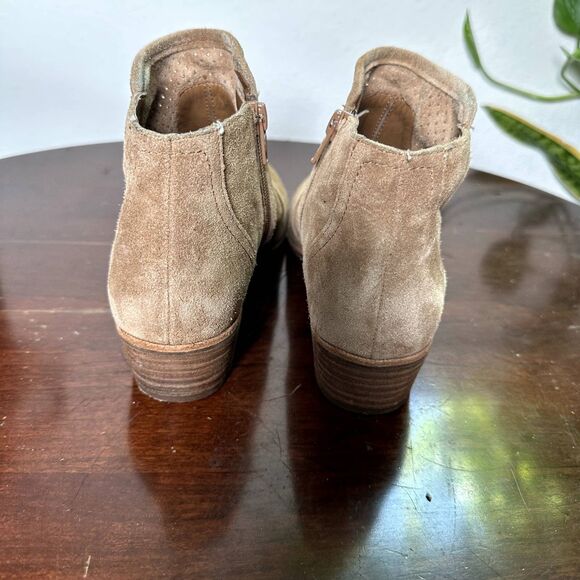 Gianni Bini Suede Ankle Boots Women's Size 7 Light Chestnut Zip Booties Low Heel - Picture 3 of 6